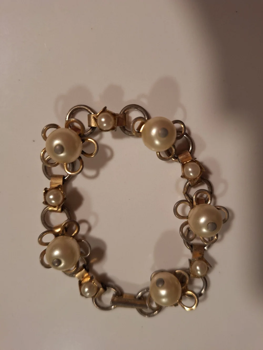 Elegant Vintage Pearl Cluster Bracelet - Gold Tone